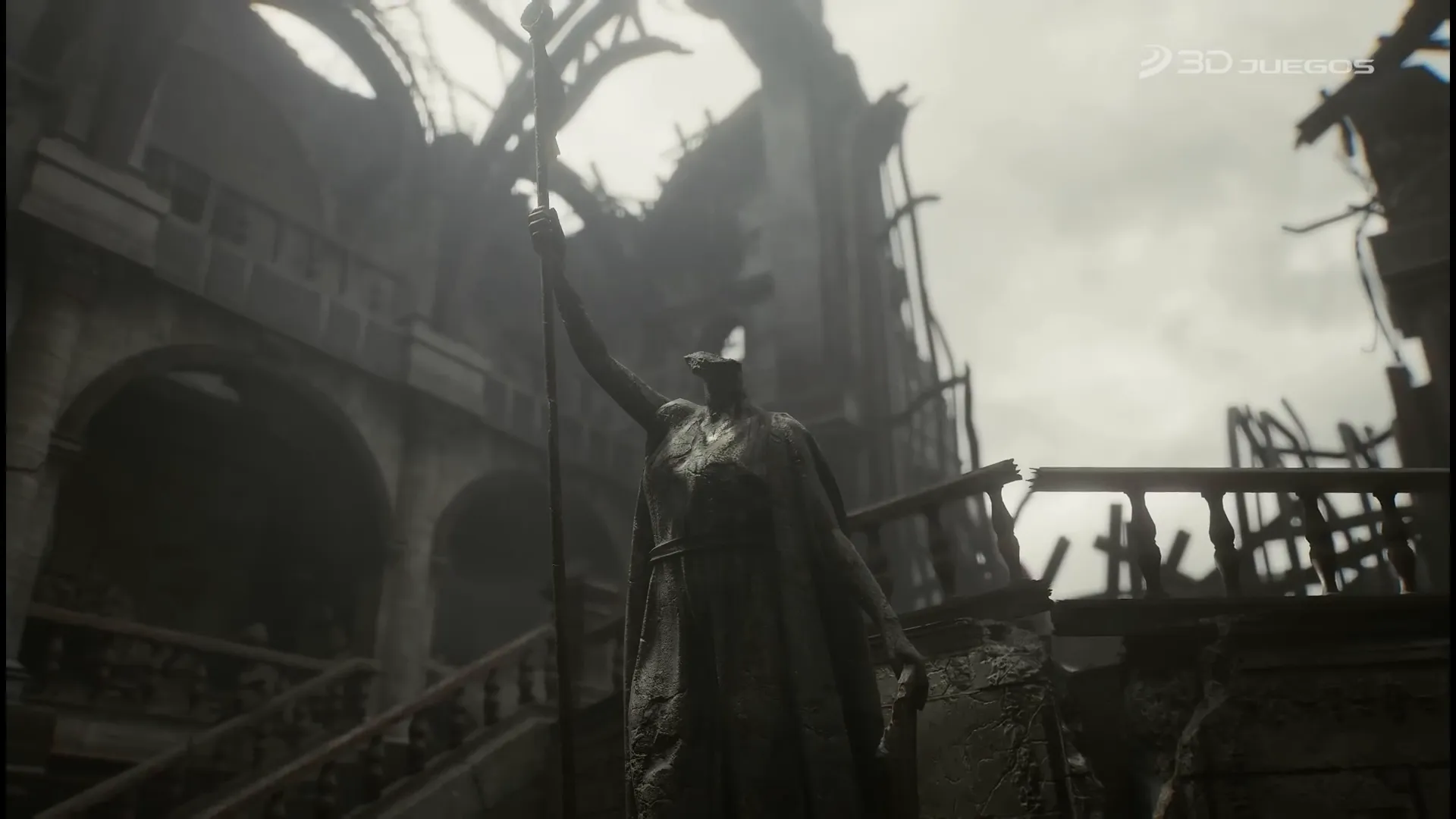 Ruinas de la comisaría de Raccoon City con la estatua icónica