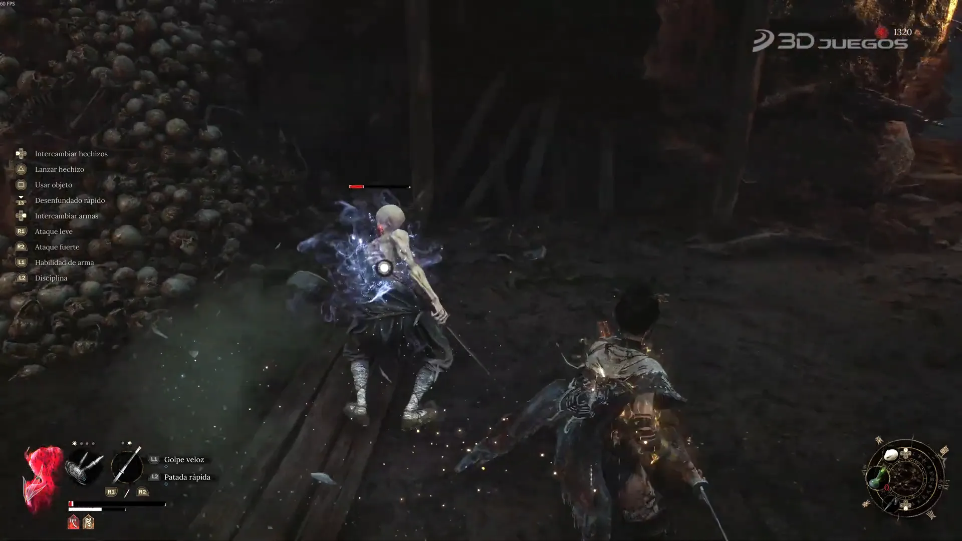 Ataque especial con poder celestial en combate contra un enemigo en WuChang