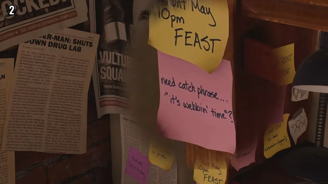 Notas en la mesita de Peter con referencias a Tony Stark y Reed Richards