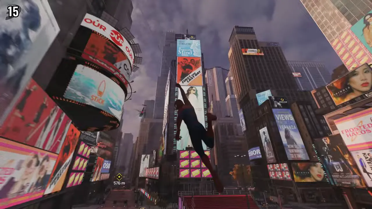 Times Square, escenario de la primera escena de acción y pósters cinematográficos