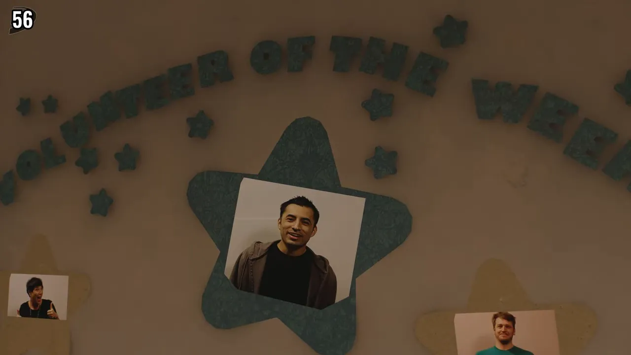 Mural en Festín con voluntarios y trabajadores que cambia a lo largo de la historia