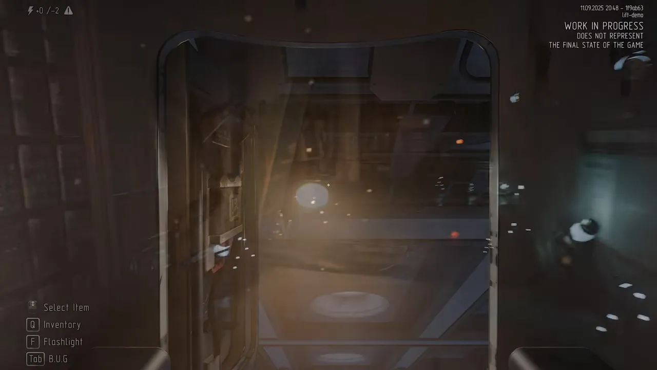 Despertar del protagonista en una cápsula de hibernación en The Lift